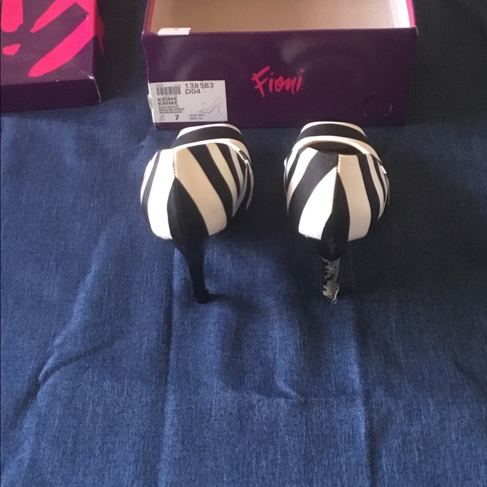 Pumps - Picture 3 of 5
